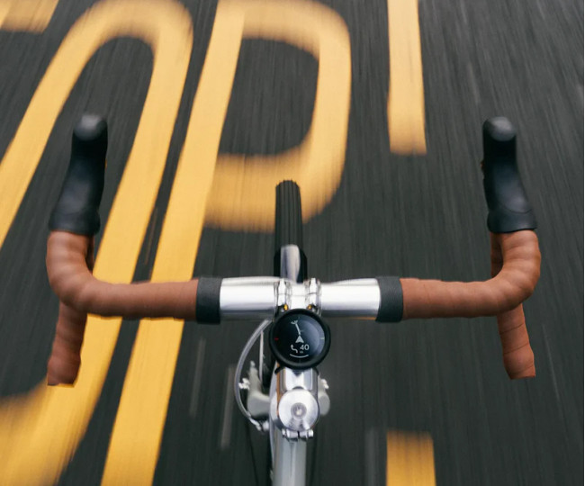 Розумний велонавігатор Beeline Velo 2 з інформативним дисплеєм